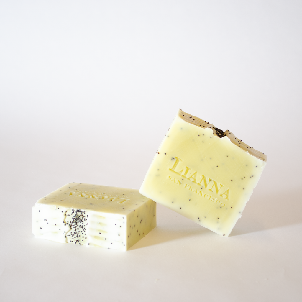 Two bars of soap scented with Peppermint that wakes up your senses and poppyseed mixed throughout to exfoliate. 