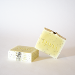 Carica l&#39;immagine nel visualizzatore di Gallery, Peppermint that wakes up your senses and poppyseed to exfoliate. 
